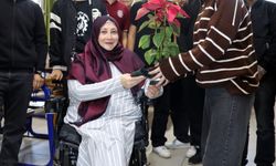 Yürüme engelli Zeynep öğretmen, asansörü 2 aydır arızalı okulda azmiyle ders veriyor