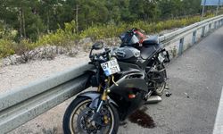 Antalya'da motosiklet bariyere çarptı: 1 ölü