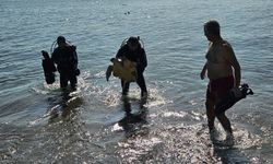 Antalya'da balık ağlarına takılı yaralı caretta caretta kurtarıldı