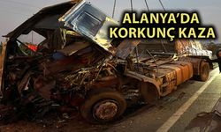 Alanya'da yolcu otobüsüyle TIR çarpıştı: 5 yaralı
