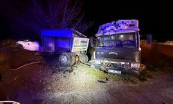 Otomobille kamyonet çarpıştı: 1 ölü, 1 yaralı