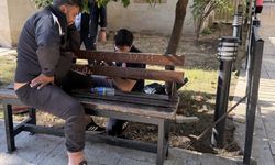 Antalya'da uyurken bacağını banka sıkıştırdı, itfaiye kurtardı