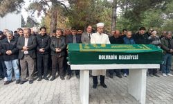 Zehirlenme şüphesiyle hayatını kaybeden aile defnedildi