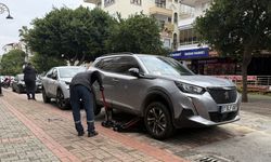 Alanya'da 20'ye yakın aracın lastiklerini patlattı: Araç sahiplerinin zararını karşıladı