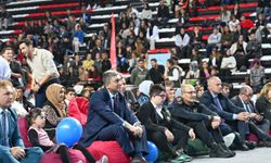 Antalya’da engeller sevgiyle aşılıyor