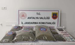 Antalya'da 2 eve ve otomobillerde arama yapıldı