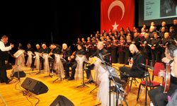 Hekimlerden türkü konseri