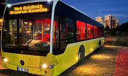 Karavan hayaliyle aldığı eski İETT otobüsüyle mahalleliyi gezdiriyor