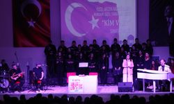 'Kim Var' sanat etkinliğinde Hacıoğulları sahne aldı