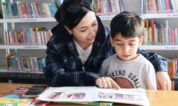 Minik okurlar, kütüphanede yazarla buluştu