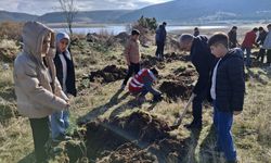 Öğrencilerden 'Geleceğe Nefes' fidan dikimi etkinliği