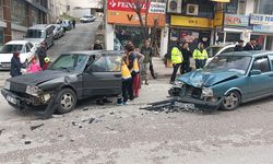 Otomobiller çarpıştı: 1 yaralı