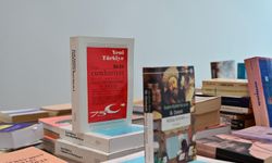 Profesörden Antalya Kütüphanesi'ne 2 bin kitaplık bağış