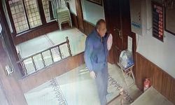 Camideki sadaka kutusunu çalan şüpheli yakalandı