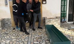 Hastaneye gitmek için sözleştiği kızı tarafından evinde ölü bulundu