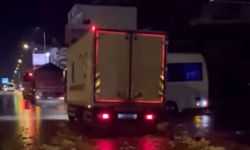 Antalya'da 2 kamyon ve servis otobüsü çarpıştı