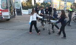 Kazadan kaçmak isterken yola savrulup yaralandı