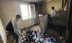 Antalya'da evden 1 kamyon çöp çıkarıldı