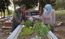 Kızının mezarındaki çiçekleri çalanlardan şikayetçi oldu