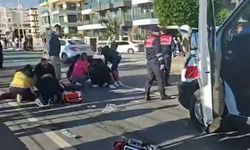 Antalya'da otomobil ile üçteker çarpıştı: 2 ölü, 1 yaralı