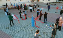 Uçurtma tasarlayıp uçurdular