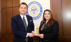 Alanya Kaymakamı Öztürk'ten mütevelli heyetine teşekkür plaketi