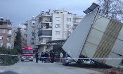 Antalya'da fırtına, sel ve hortum hayatı olumsuz etkiledi