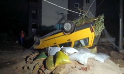 Manavgat'ta hortum: Çatılar uçtu, seralar ve araçlar zarar gördü