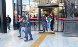 Alanya'da polisin üzerine motosiklet süren 2 kişi tutuklandı