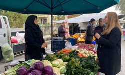 Alanya'da semt pazarlarında sıfır atık bilgilendirmesi