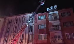 Binanın çatısı yandı