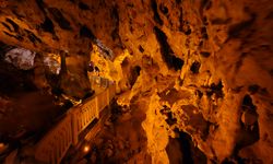 Kuruyan 'Dilek Gölü'ne artık kağıt para atılıyor