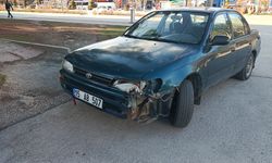Otomobille çarpışan motosikletin sürücüsü yaralandı