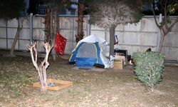 Parkta, çadırda yaşam mücadelesi