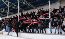 Taraftardan davullu, curalı destek