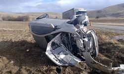 TIR ile çarpışan otomobildeki 5 kişi yaralandı