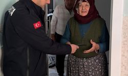 Zabıta, pazarda bulunan cüzdanı sahibine teslim etti