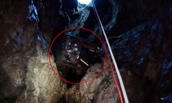 Keşif için girdikleri mağarada hurda otomobille karşılaştılar