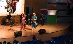 Karagöz ve Hacivat'tan miniklere müzikli gösteri