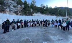 Öğrenciler jandarma personeline atkı ördü