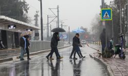 'Sarı kod'la uyarılan Antalya'da şiddetli yağış