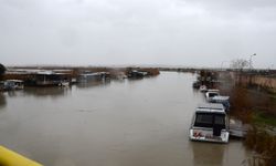 'Sarı kod'la uyarılan Antalya'da tarım alanları su altında kaldı