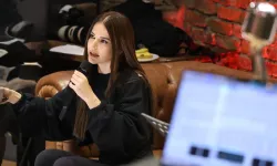 Simge Sağın Galata'da sürpriz yaptı