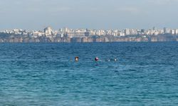 Yılın ilk hafta sonunda güneşlenip denize girdiler