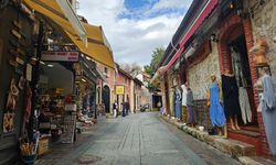 Antalya'nın tarihi ve turistik merkezi Kaleiçi'nde 'tente' krizi