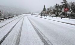 Antalya- Konya yolunda kar yağışı etkili oluyor
