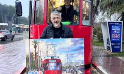Antalya'da her sabah bindiği tramvayı resmetti