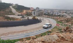 Antalya'da yağmurun aşındırdığı yollar yenileniyor