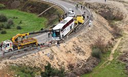 Antalya'da yolcu otobüsü devrildi: 9 ölü, 25 yaralı