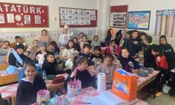 Öğrencilerden depremzede çocuklara hediye